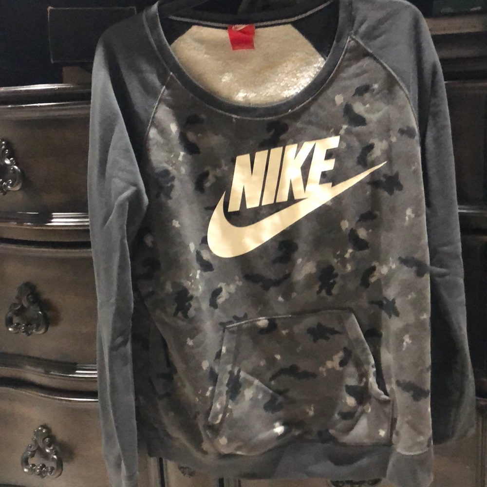 Camo Nike pull over w/pockets